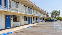 Motel 6 Bakersfield, CA - Convention Center