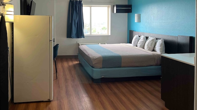 1 King Bed | Non-Smoking, Kitchen