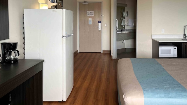 1 King Bed | Mobil Acc Tub Ste Nsmk Kitchen