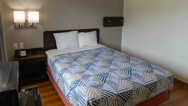 1 QUEEN BED | MOBILITY ACCESSIBLE TUB NSMK