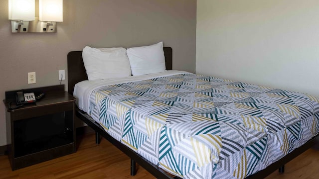 1 QUEEN BED | SMOKING, MICFRIDGE