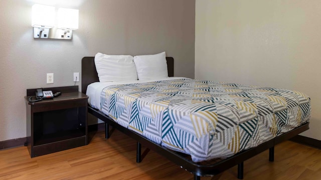 1 QUEEN BED | MOBILITY ACCESS RI SHWR NSMK