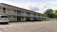 Motel 6 Lufkin, TX