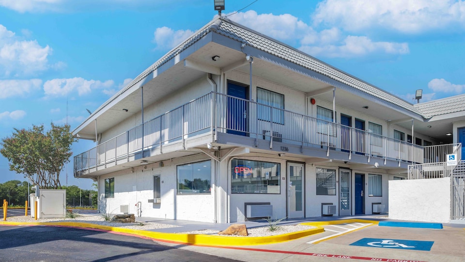 Motel 6 Fort Worth, TX - East, C76103, Fort Worth TX