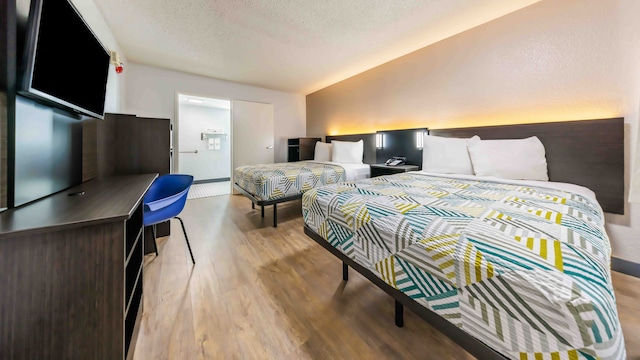 2 Full Beds | Mobility Accessible Tub Nsmk