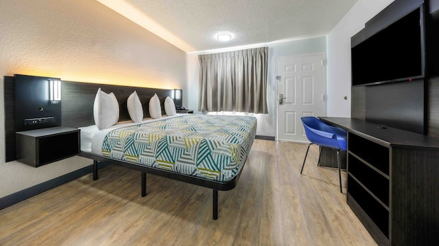 1 King Bed | Non-Smoking