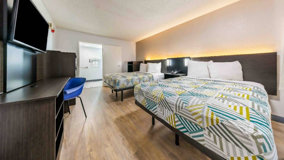 2 Full Beds | Mobility Accessible Tub Nsmk