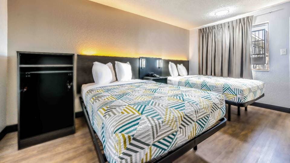 2 Full Beds | Mobility Access RI Shower Nsmk