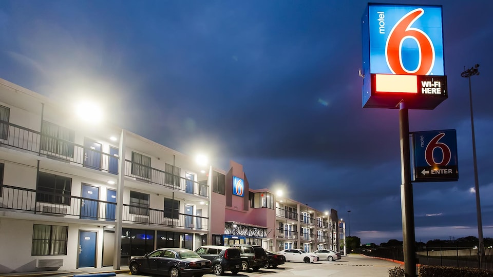 Motel 6 Houston, TX - Medical Center/NRG Stadium, C77025, Houston