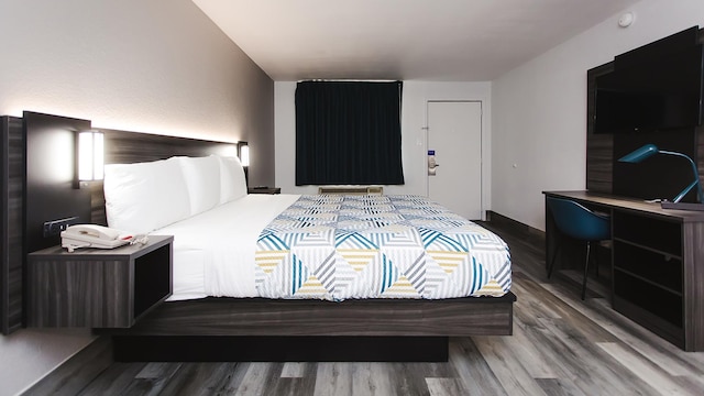 1 King Bed | Non-Smoking