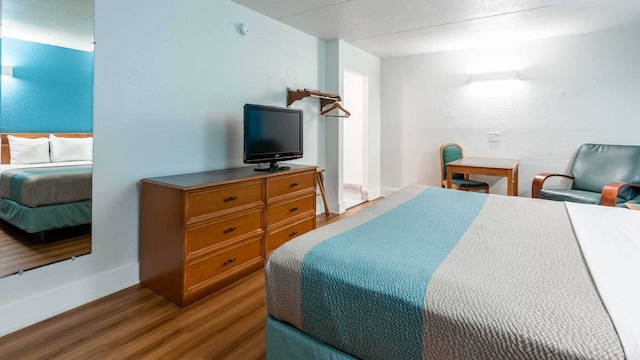 1 King Bed | Mobil Access Tub Nsmk Micfridg