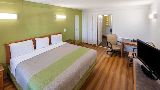 1 King Bed | Non-Smoking