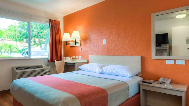 1 Queen Bed | ADA/Tub