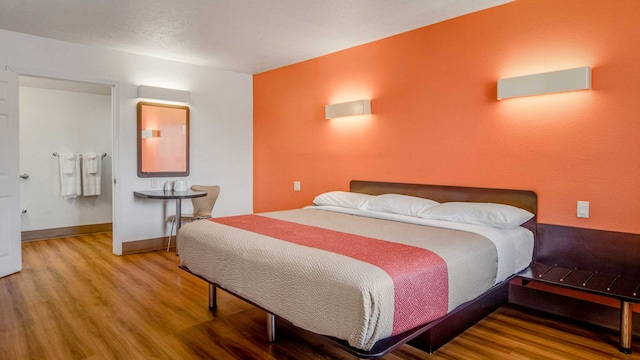 1 King Bed | Non-Smoking, Micfridge