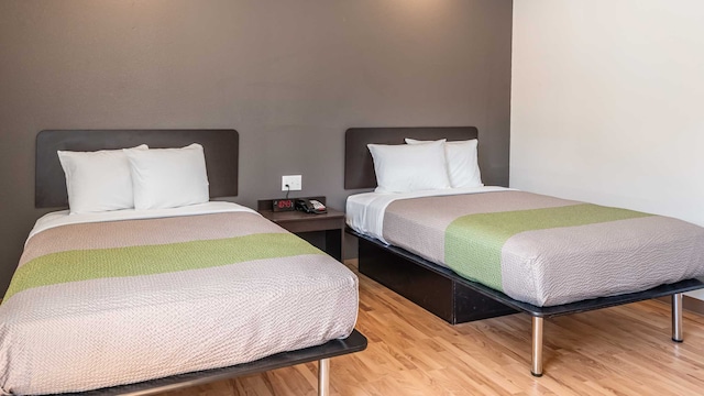 2 FULL BEDS | NON-SMOKING, KITCHEN