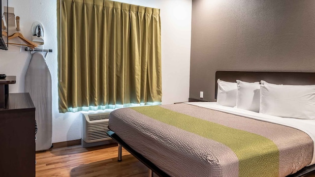 1 KING BED | MOBIL ACC RI SHWR NSMK KITCHEN