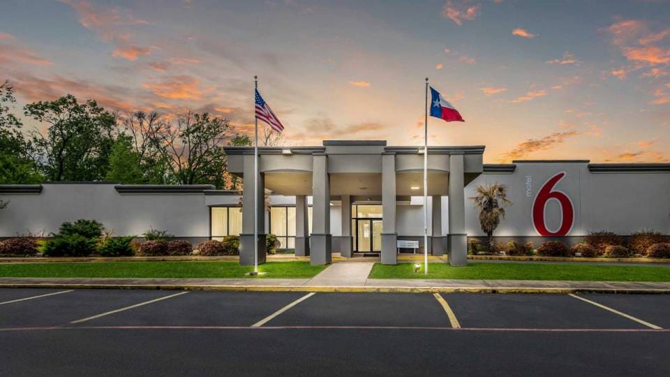 Motel 6 Henderson, TX, Henderson_5cd17d4e, Henderson