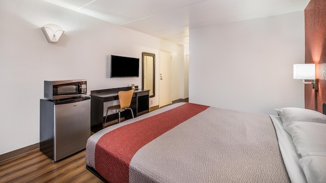 1 KING BED | NON-SMOKING, MICFRIDGE