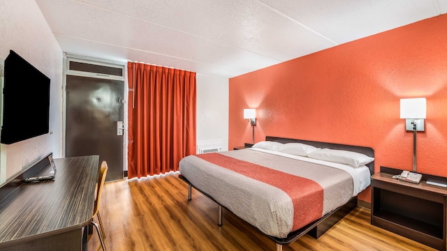 1 KING BED | MOB ACC RI SHWR STE NSMK MICFRIDG