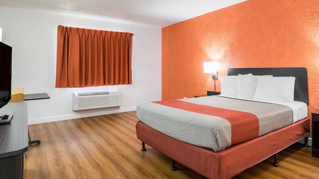 1 Queen Bed | Mobility Accessible Tub Nsmk