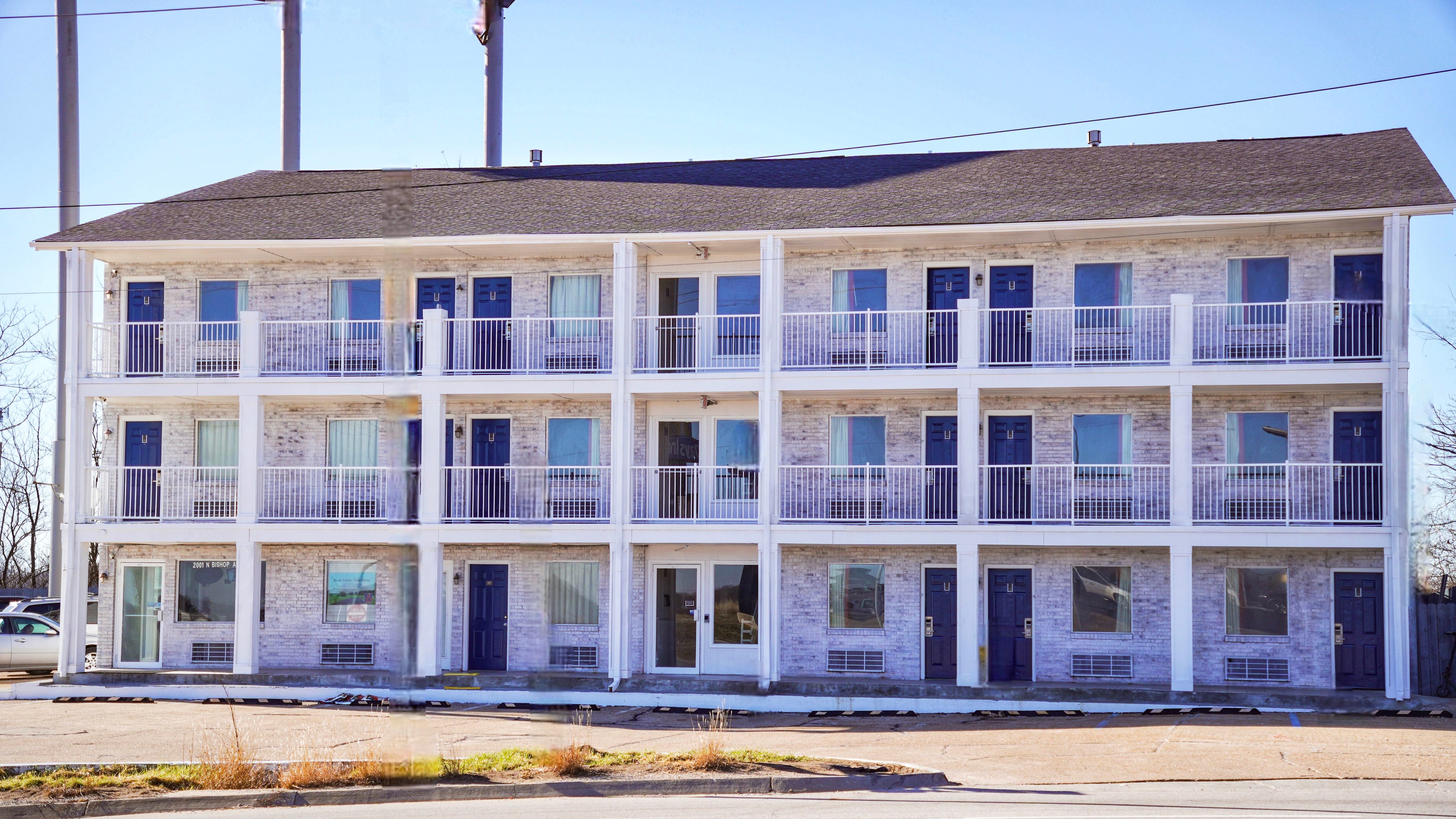ROLLIE 19½ Street Studio 6 Suites Louisville KY Airport/Expo Center, Louisville