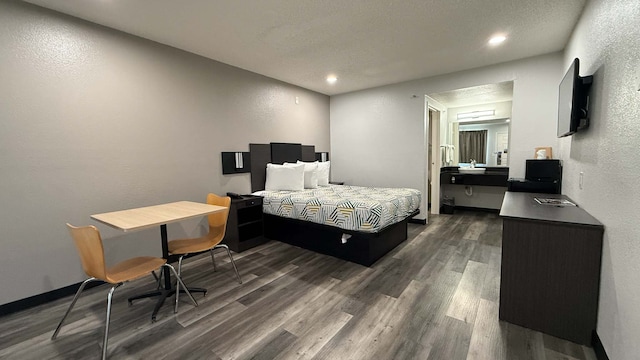 1 Queen Bed | ADA/RI Shower/Kitchen