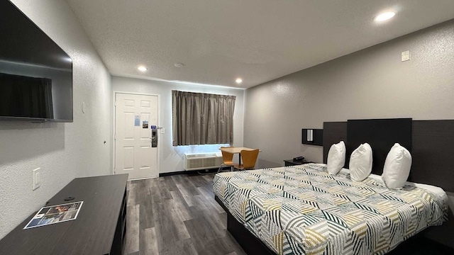 1 Queen Bed | Micfridge, Smoking