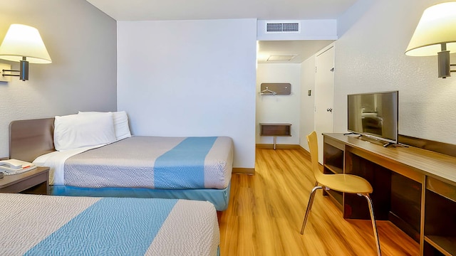 2 FULL BEDS | MICFRIDGE