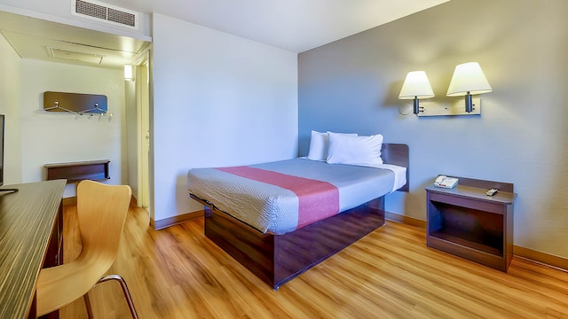 1 QUEEN BED | MICFRIDGE