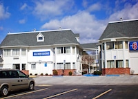 Motel 6 Enfield, CT - Hartford