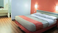 Motel 6 Enfield, CT - Hartford