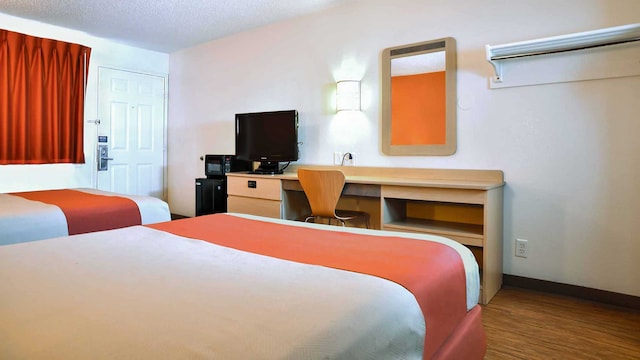 2 Full Beds | ADA/Tub