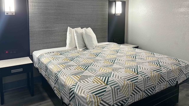 1 King Bed | Mobil Access Tub Nsmk Micfridg