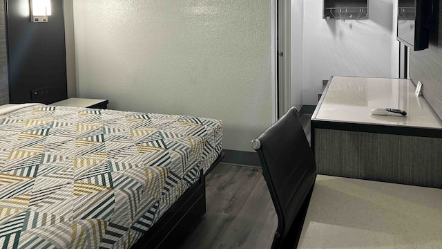 1 King Bed | Mobility Acc Tub Smk Micfridge