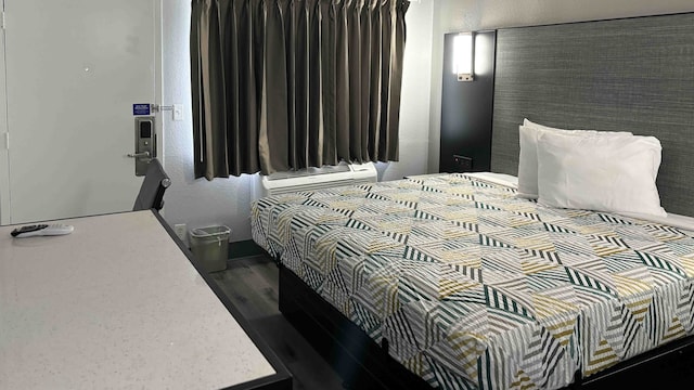 1 King Bed | Smoking, Micfridge