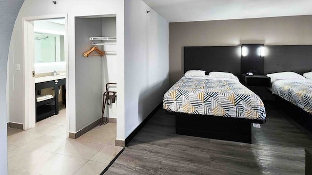 2 Full - 1 King Bed | Suite, Smoking, Micfridge