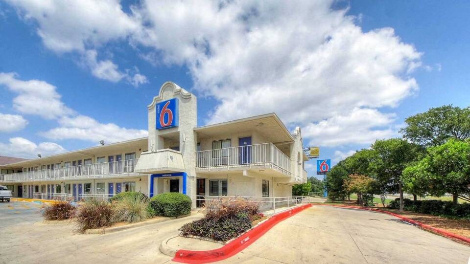 Motel 6 San Antonio, TX - Six Flags Fiesta TX/La Cantera Area, C78232, San-Antonio