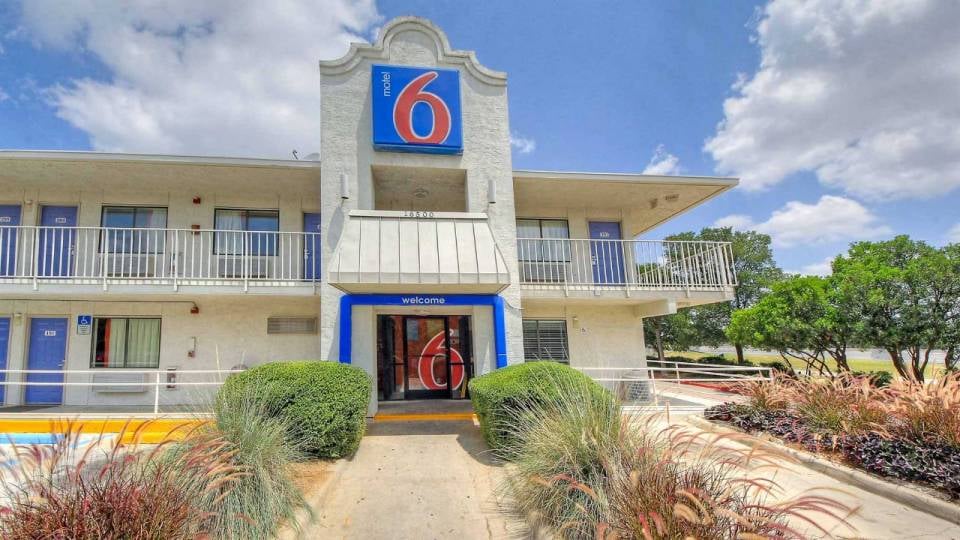 Motel 6 San Antonio, TX - Six Flags Fiesta TX/La Cantera Area, C78232, San-Antonio