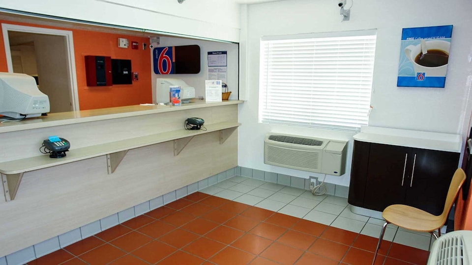 Motel 6 San Antonio, TX - Six Flags Fiesta TX/La Cantera Area, C78232, San-Antonio