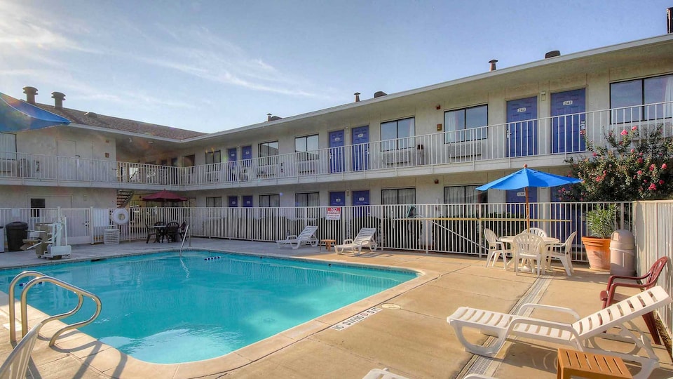 Motel 6 San Antonio, TX - Six Flags Fiesta TX/La Cantera Area, C78232, San-Antonio