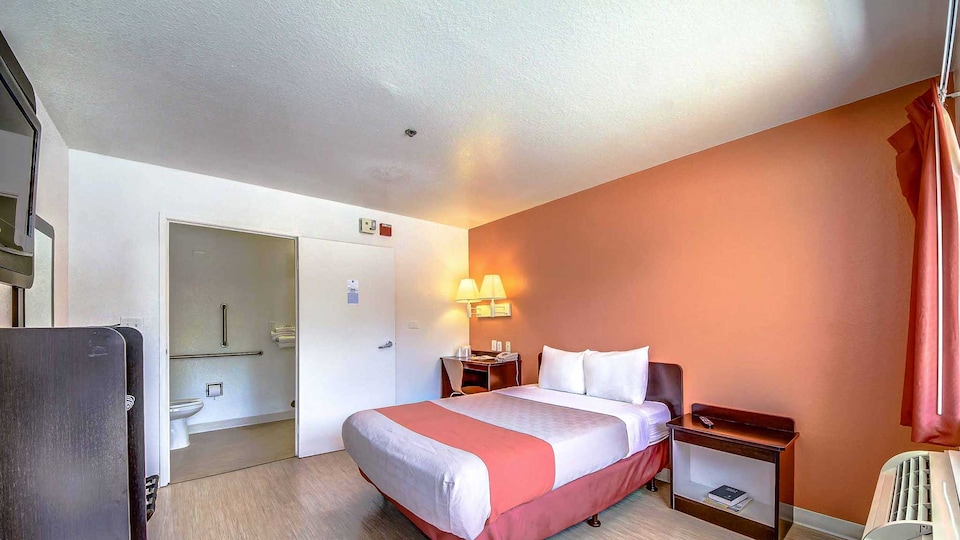 Motel 6 San Antonio, TX - Six Flags Fiesta TX/La Cantera Area, C78232, San-Antonio