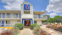 Motel 6 San Antonio, TX - Six Flags Fiesta TX/La Cantera Area