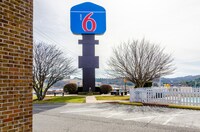 Motel 6 Hillsville, VA