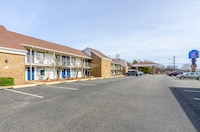 Motel 6 Hillsville, VA