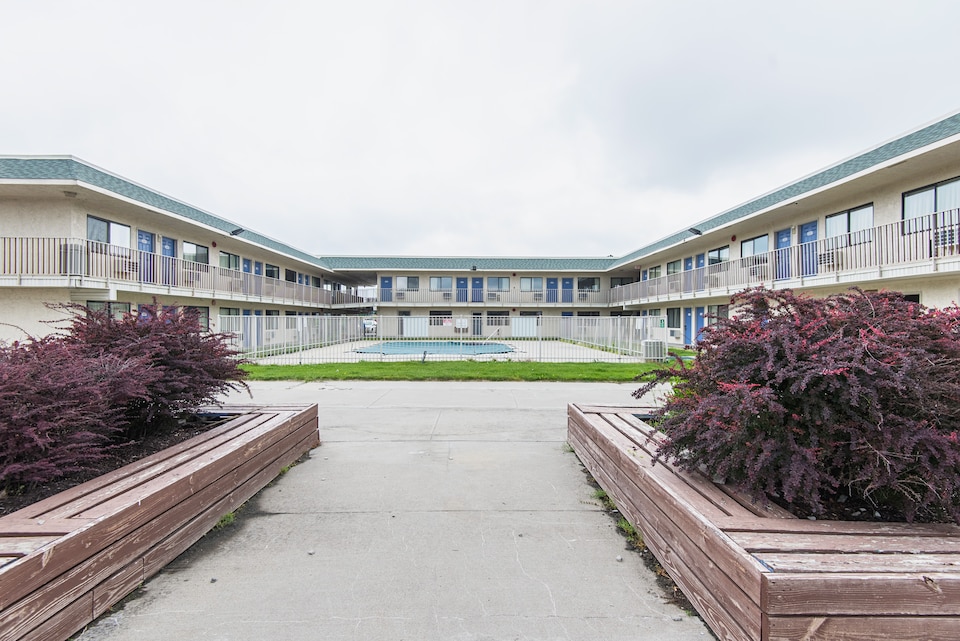 Motel 6 Kansas City, MO - Airport, C64117, Kansas City MO