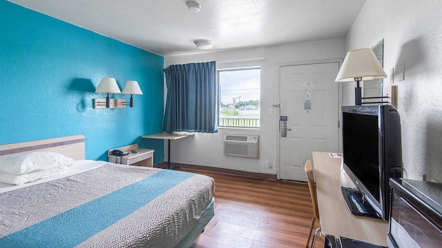 1 Queen Bed | Mobility Accessible Tub Nsmk