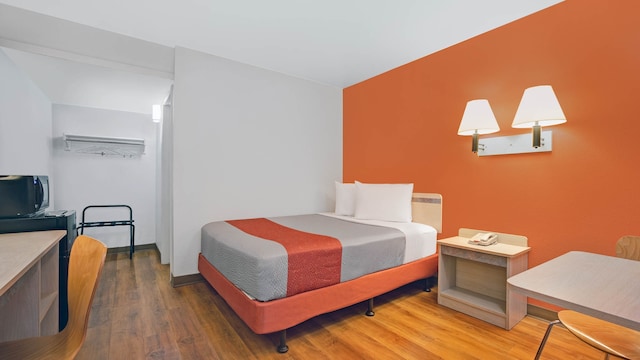 1 Queen Bed | Micfridge