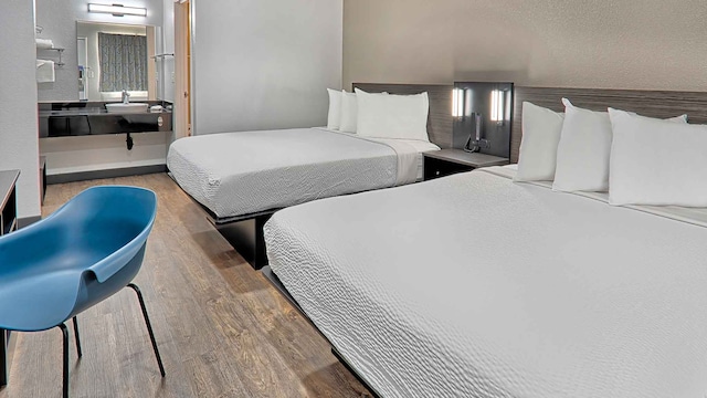 2 Queen Beds | Micfridge