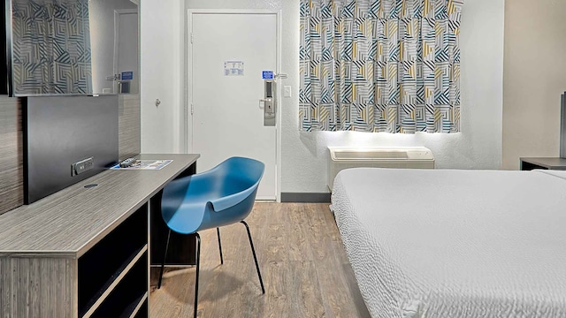 1 Queen Bed | Micfridge, Smoking