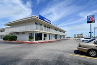 Motel 6 Galveston, TX